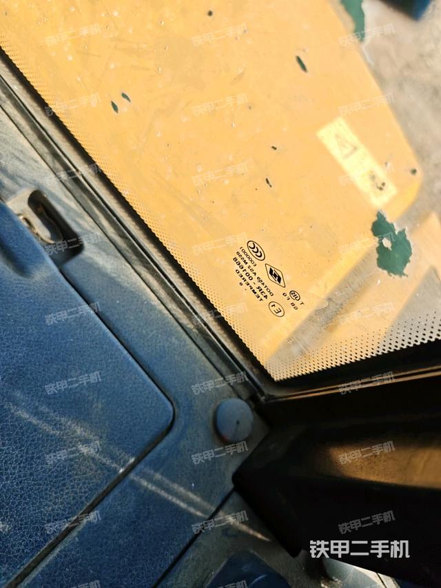顶棚整体(驾驶室部分) 顶棚整体(驾驶室部分)
