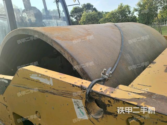 后轮左侧全景(压路机前后车架) 后轮左侧全景(压路机前后车架)