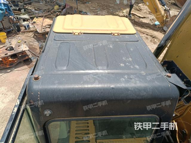 驾驶室顶部(整机外观) 驾驶室顶部(整机外观)