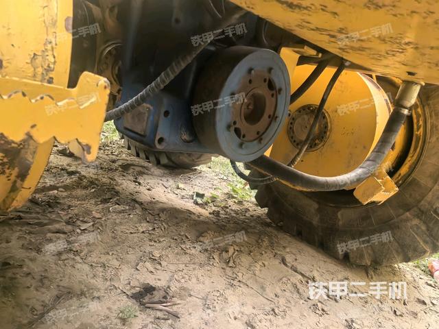 工作装置4（工作装置）