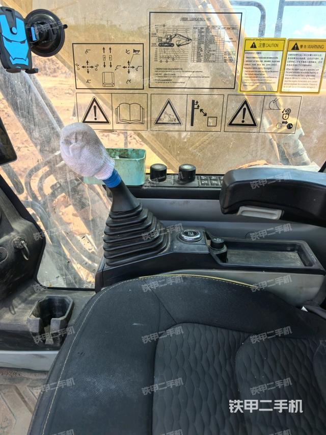 座椅右側(cè)控制臺/鑰匙門/油門/含右手柄（駕駛室部分）