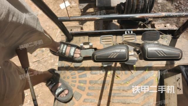 后窗玻璃角标（驾驶室部分）