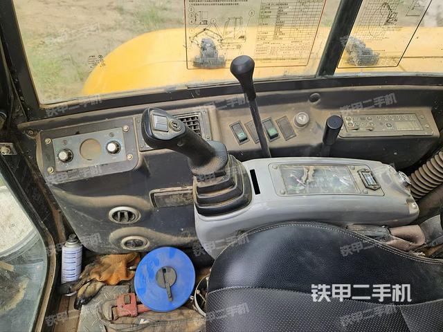驾驶室整体(整机外观) 驾驶室整体(整机外观)