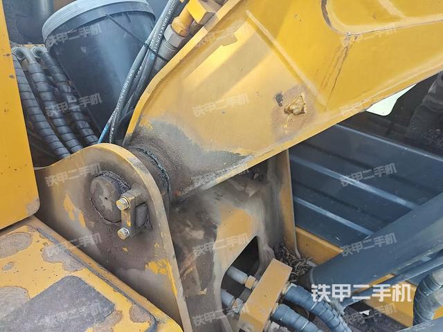 大臂根部 斜视(工作和回转装置) 大臂根部 斜视(工作和回转装置)