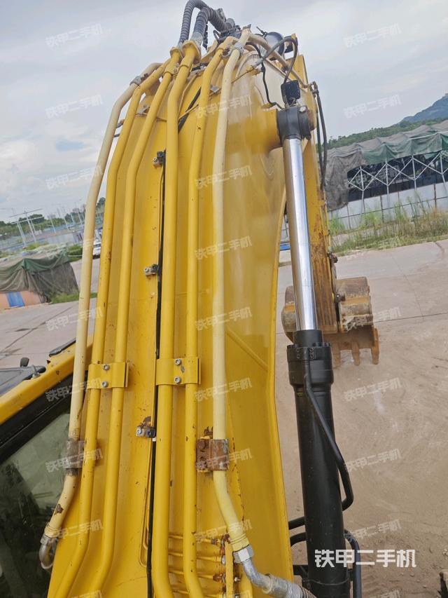 大臂背部俯視（工作和回轉(zhuǎn)裝置）