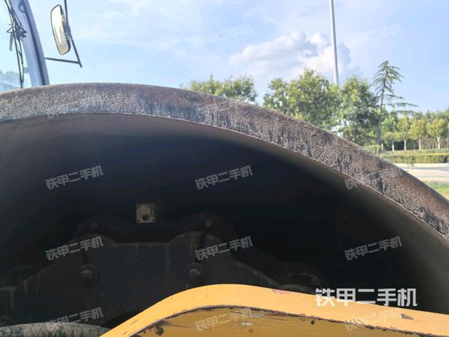 后轮右侧全景(压路机前后车架) 后轮右侧全景(压路机前后车架)
