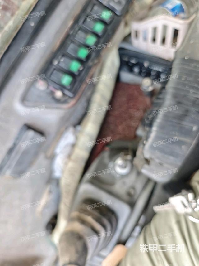 座椅右侧控制台/钥匙门/油门/含右手柄（驾驶室部分）