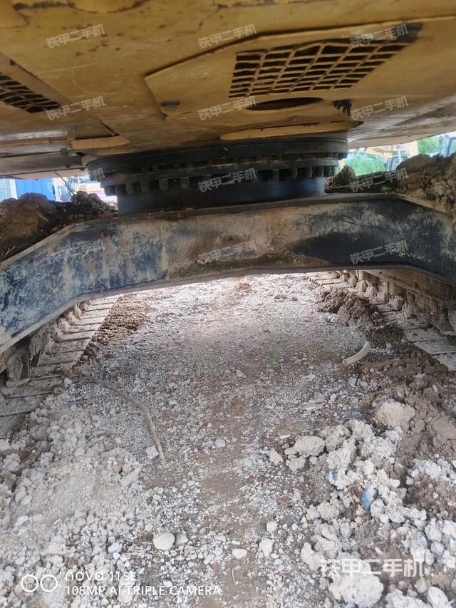 转盘和下车架正前(工作和回转装置) 转盘和下车架正前(工作和回转装置)