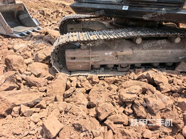 左驅(qū)動輪（行走機構(gòu)）