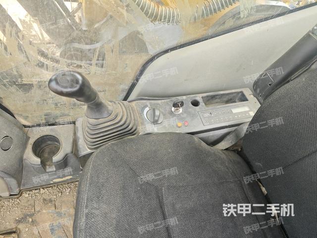 座椅右側(cè)控制臺(tái)/鑰匙門/油門/含右手柄（駕駛室部分）