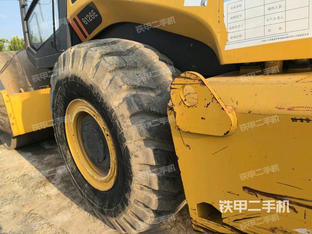前轮左侧减震块连接及部件(压路机前后车架) 前轮左侧减震块连接及部件(压路机前后车架)