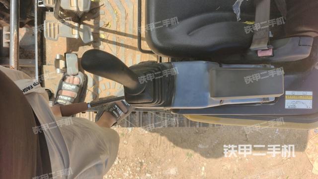 座椅左侧控制台/音响/含左手柄（驾驶室部分）