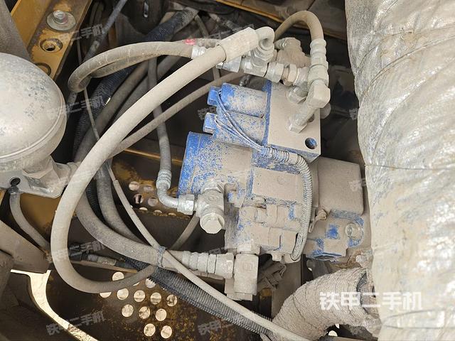 液压泵舱室正面整体(整机外观) 液压泵舱室正面整体(整机外观)