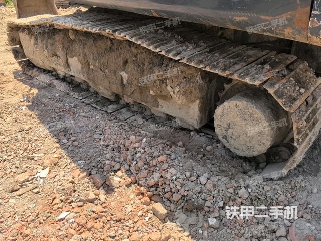 单侧履带整体(整机外观) 单侧履带整体(整机外观)