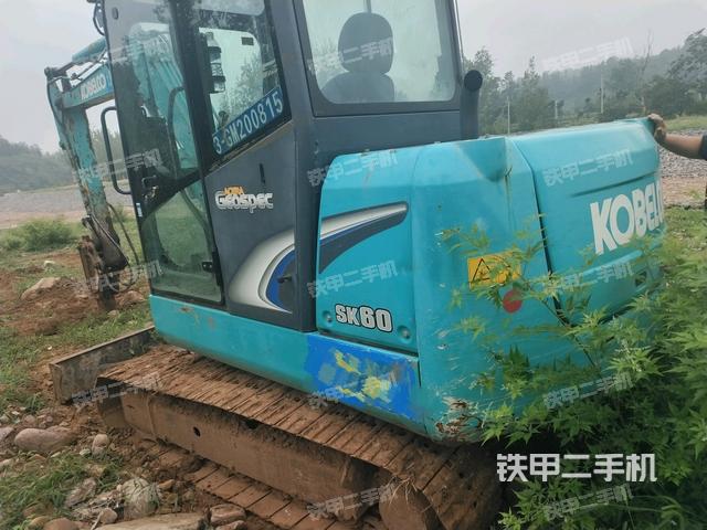 駕駛室頂部（整機外觀）