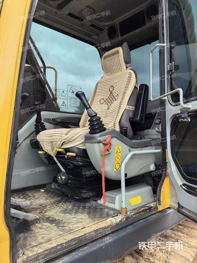 驾驶室顶部（整机外观）