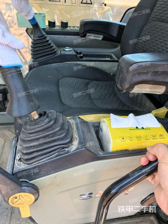 座椅左側(cè)控制臺/音響/含左手柄（駕駛室部分）