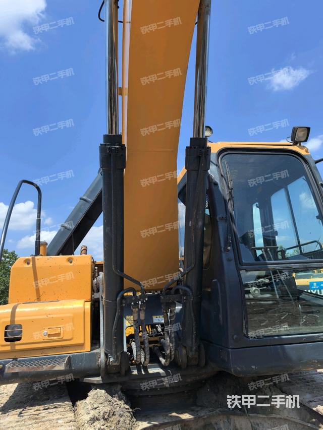 驾驶室整体(整机外观) 驾驶室整体(整机外观)