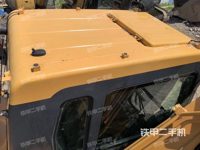 驾驶室顶部(整机外观) 驾驶室顶部(整机外观)