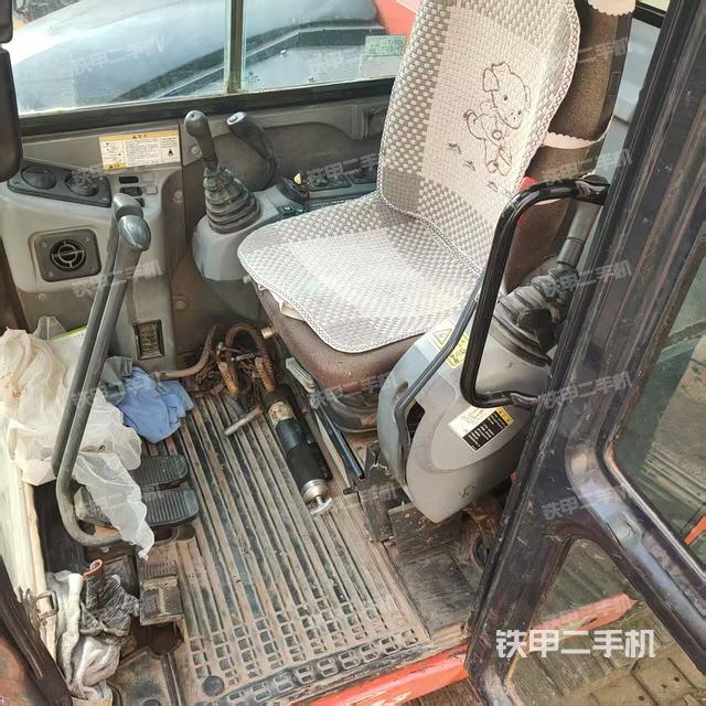 驾驶室整体(整机外观) 驾驶室整体(整机外观)