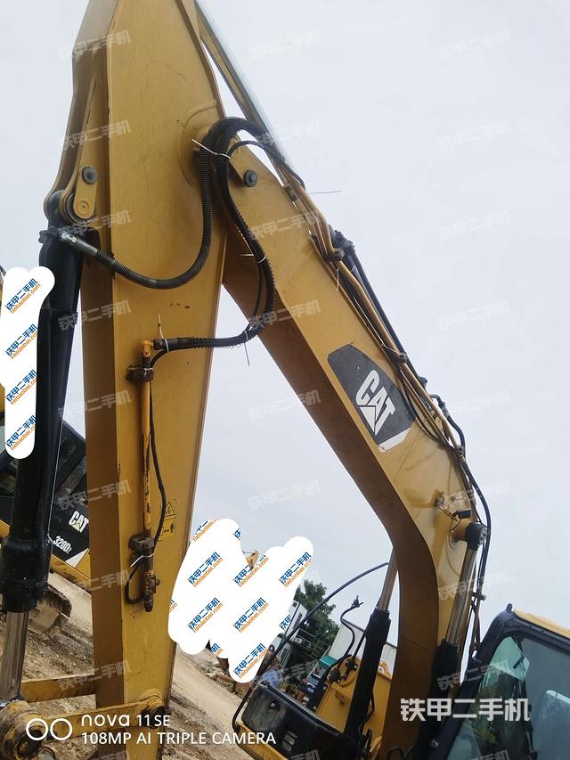 小臂整体左后(工作和回转装置) 小臂整体左后(工作和回转装置)