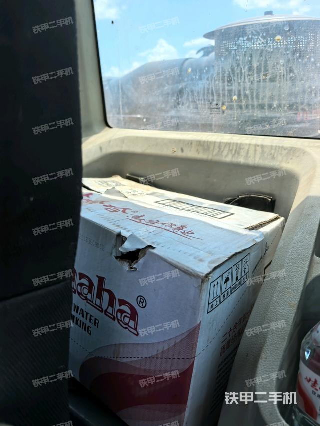 后窗玻璃角標（駕駛室部分）