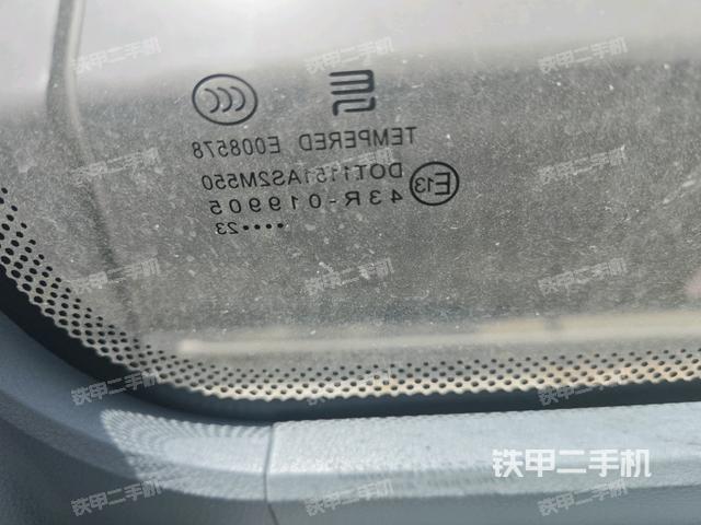 后窗玻璃角標（駕駛室部分）