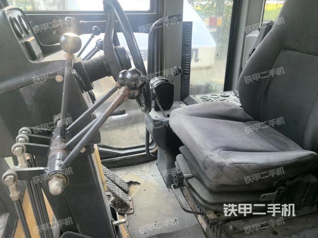 驾驶室正侧(驾驶室/操作室) 驾驶室正侧(驾驶室/操作室)