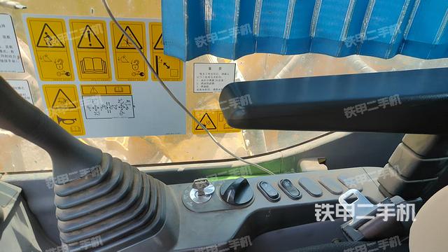 驾驶室整体(整机外观) 驾驶室整体(整机外观)
