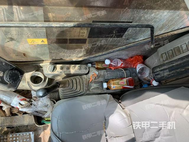 驾驶室整体(整机外观) 驾驶室整体(整机外观)