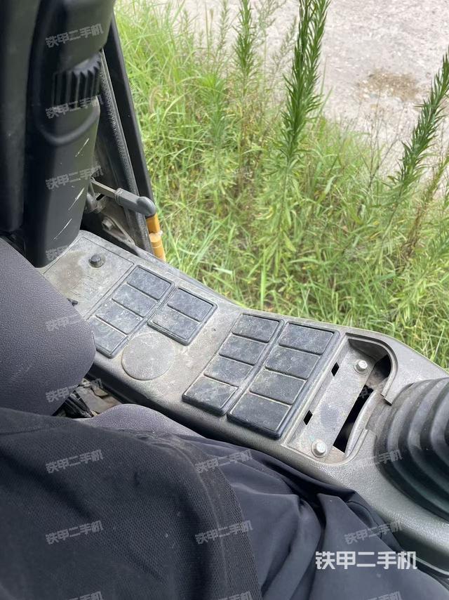 座椅左侧控制台/音响/含左手柄（驾驶室部分）