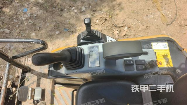 座椅右侧控制台/钥匙门/油门/含右手柄（驾驶室部分）