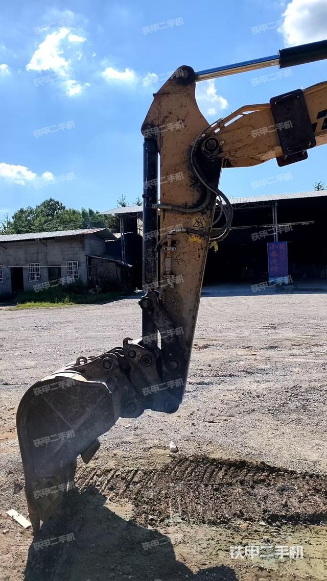 大臂根部?斜（工作和回轉(zhuǎn)裝置）