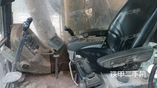 驾驶室操作台(设备外观及核心部件) 驾驶室操作台(设备外观及核心部件)