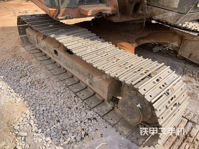 单侧履带整体(整机外观) 单侧履带整体(整机外观)