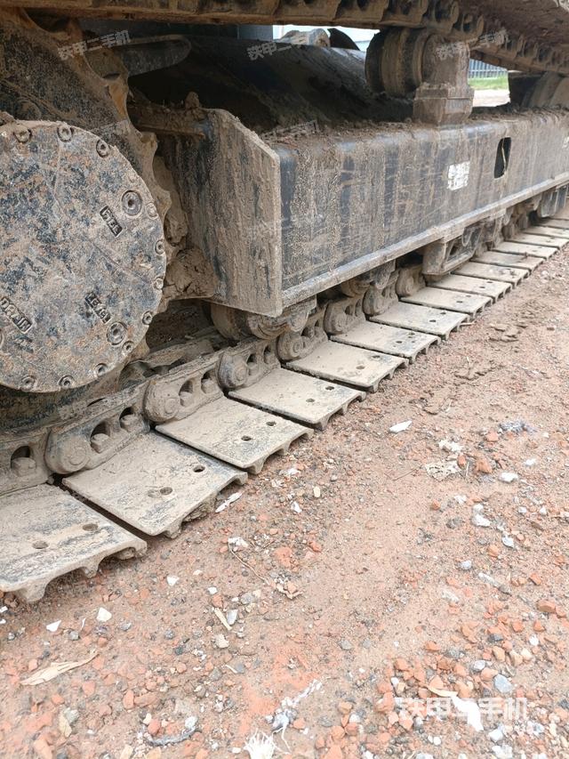 右側(cè)履帶整體?（行走機(jī)構(gòu)）