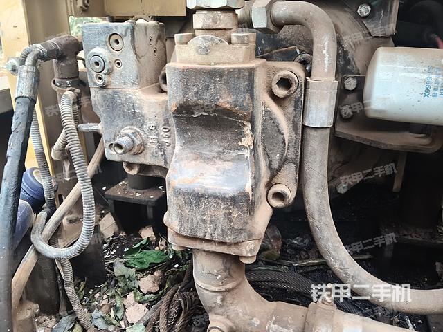 駕駛室整體(整機(jī)外觀) 駕駛室整體(整機(jī)外觀)