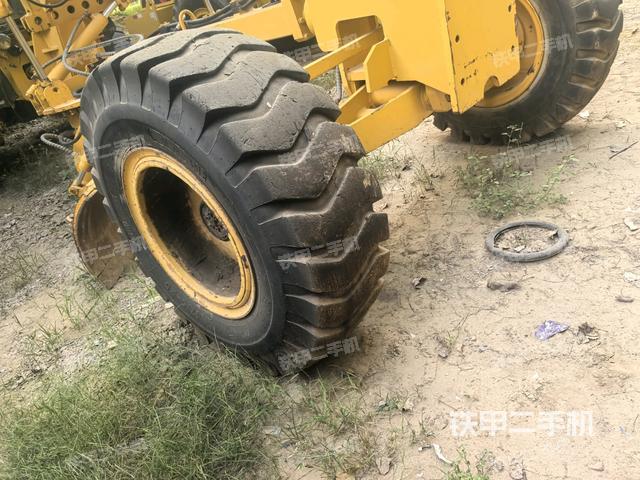 左引导轮 /左前轮（行走机构）