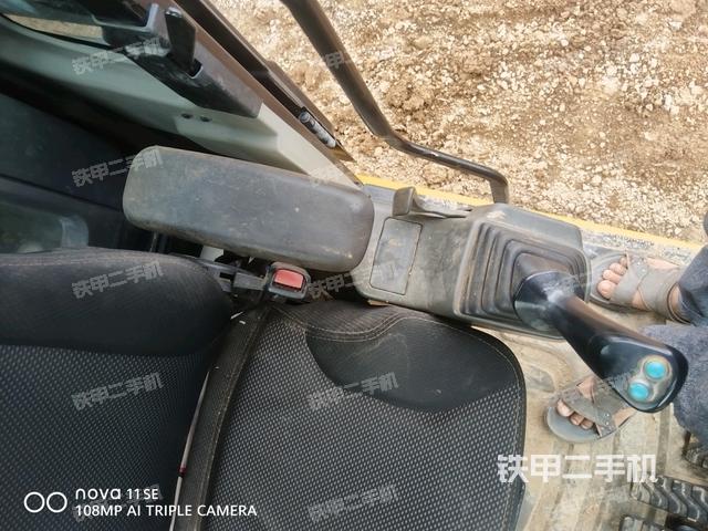 座椅右侧控制台/钥匙门/油门/含右手柄(驾驶室部分) 座椅右侧控制台/钥匙门/油门/含右手柄(驾驶室部分)