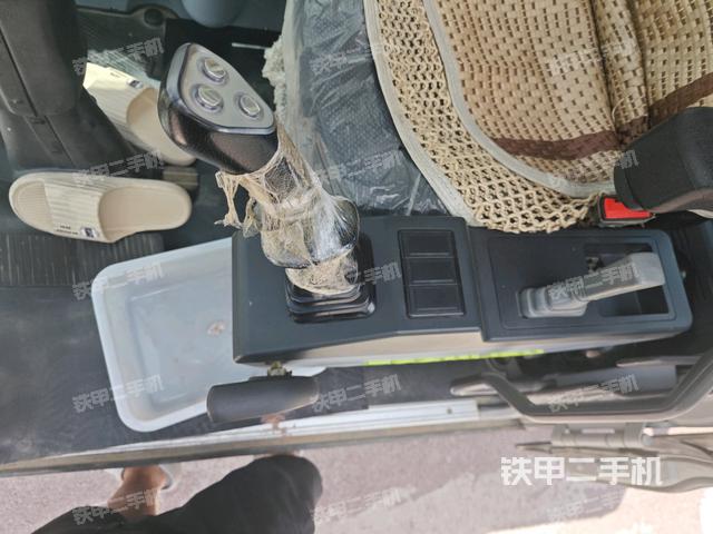 座椅左側控制臺/音響/含左手柄（駕駛室部分）