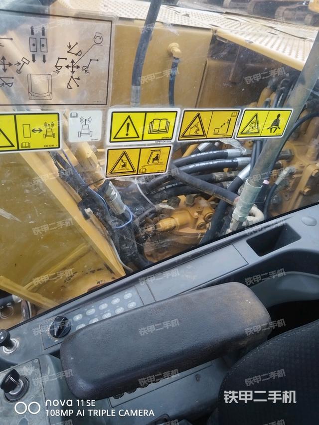 座椅左侧控制台/音响/含左手柄(驾驶室部分) 座椅左侧控制台/音响/含左手柄(驾驶室部分)