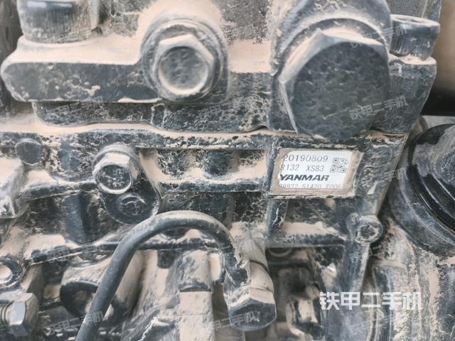 回轉(zhuǎn)馬達(dá)和主控閥（整機外觀）