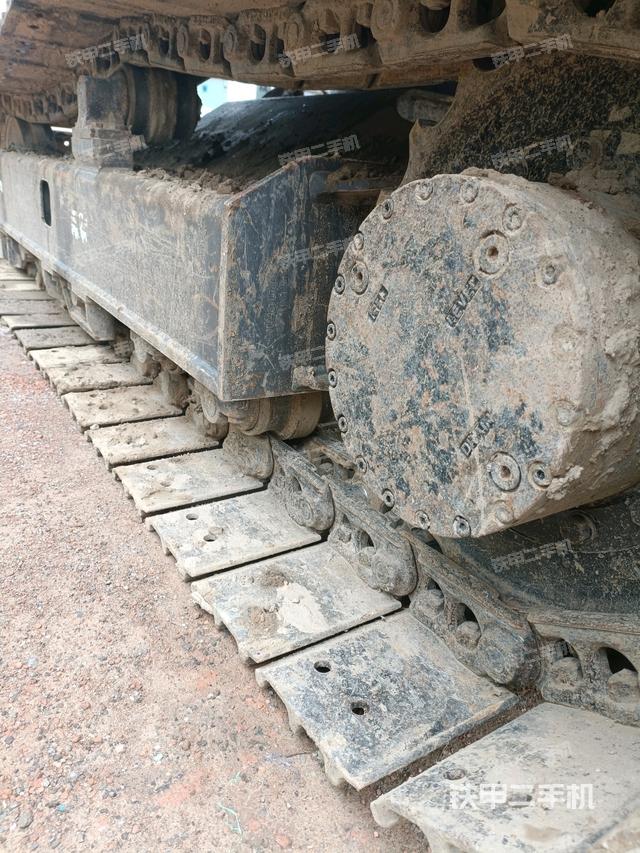 左側(cè)履帶整體?（行走機(jī)構(gòu)）