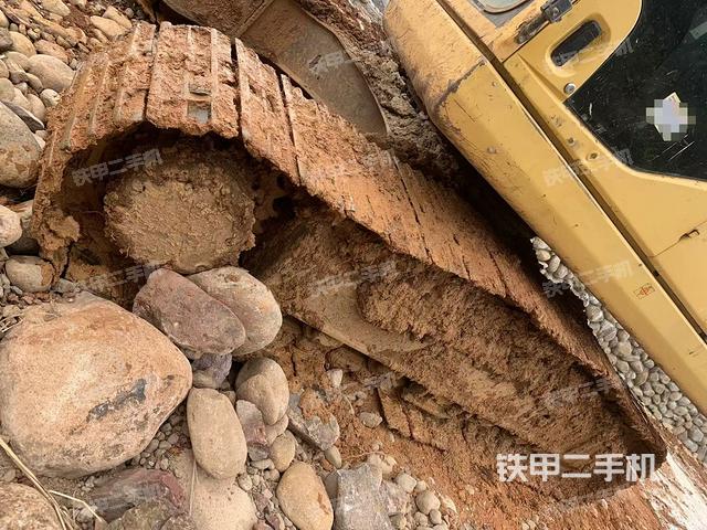 单侧履带整体(整机外观) 单侧履带整体(整机外观)