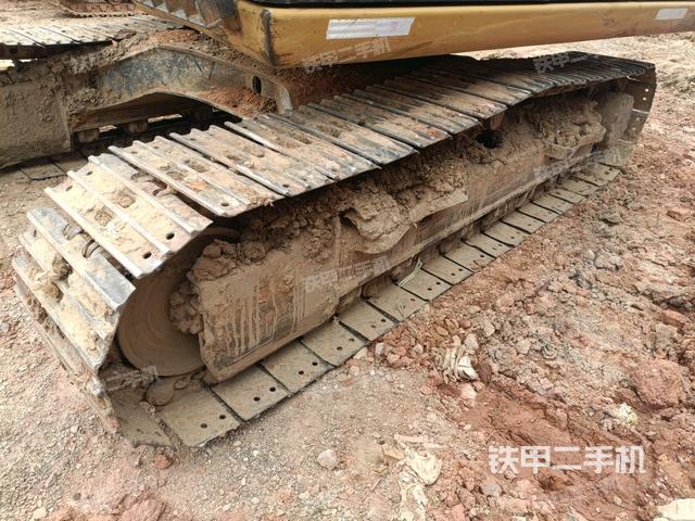 单侧履带整体(整机外观) 单侧履带整体(整机外观)