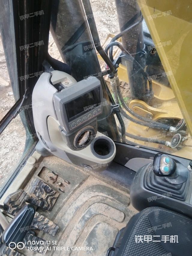 显示屏 (驾驶室部分) 显示屏 (驾驶室部分)