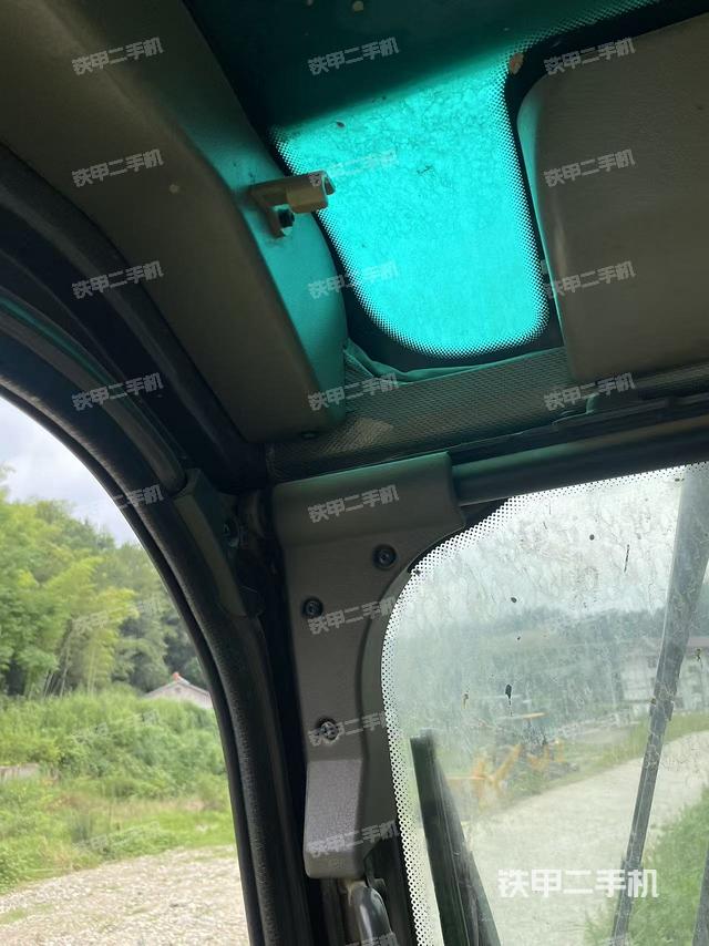 后窗玻璃角标（驾驶室部分）