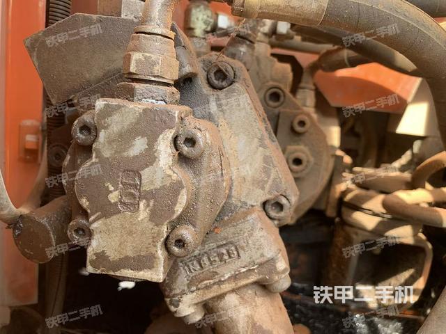 液压泵舱室正面整体(整机外观) 液压泵舱室正面整体(整机外观)