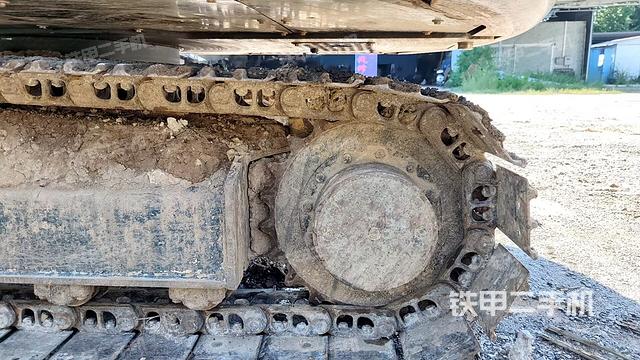 右驅(qū)動輪（行走機構(gòu)）