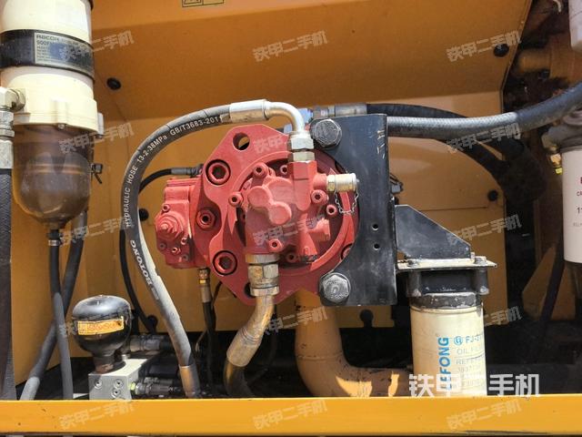 液压泵舱室正面整体(整机外观) 液压泵舱室正面整体(整机外观)